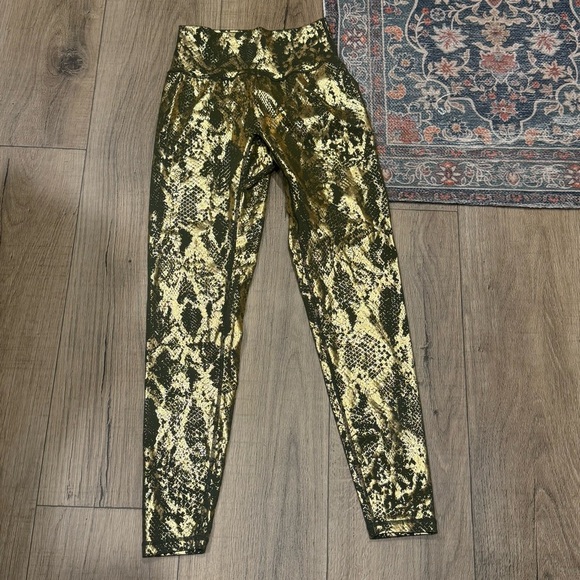 BuffBunny Green and Gold Patterned Leggings Medium - Picture 1 of 4